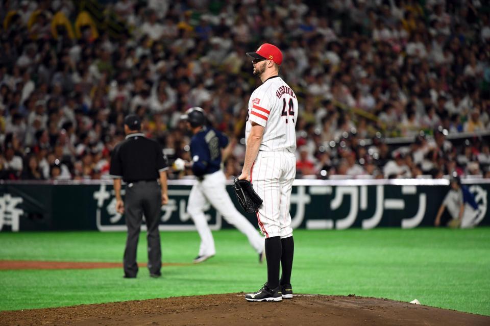 　４回、オリックス・マレーロ（奥）に２ランを浴び、ぼうぜんとするバンデンハーク