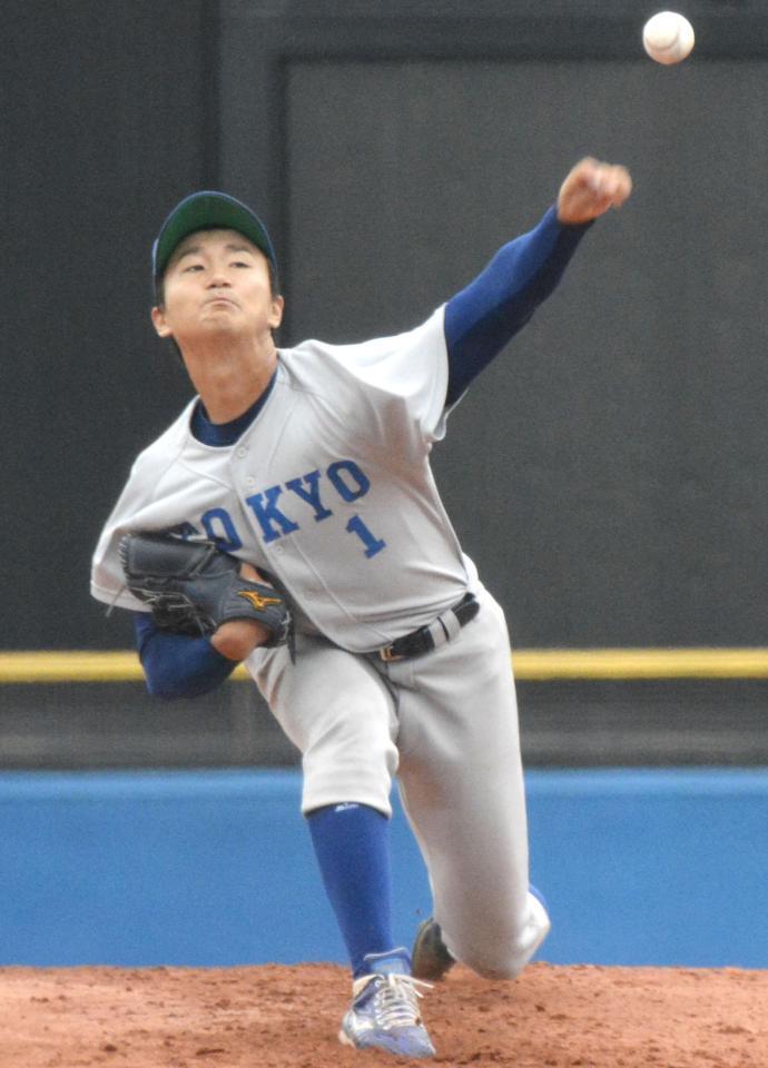 　東京六大学野球リーグの慶大戦で完投勝利を挙げた東大の宮台＝神宮