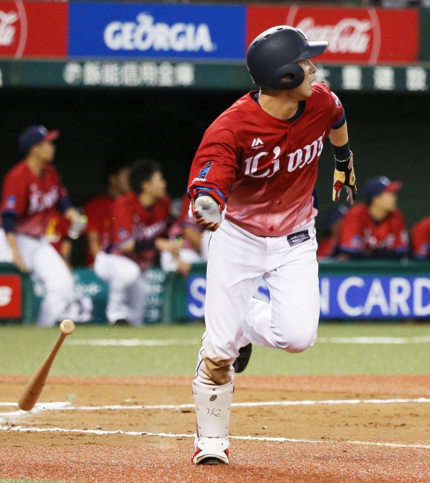 　10回西武１死一、二塁、金子侑が左翼線にサヨナラ打を放つ＝メットライフドーム