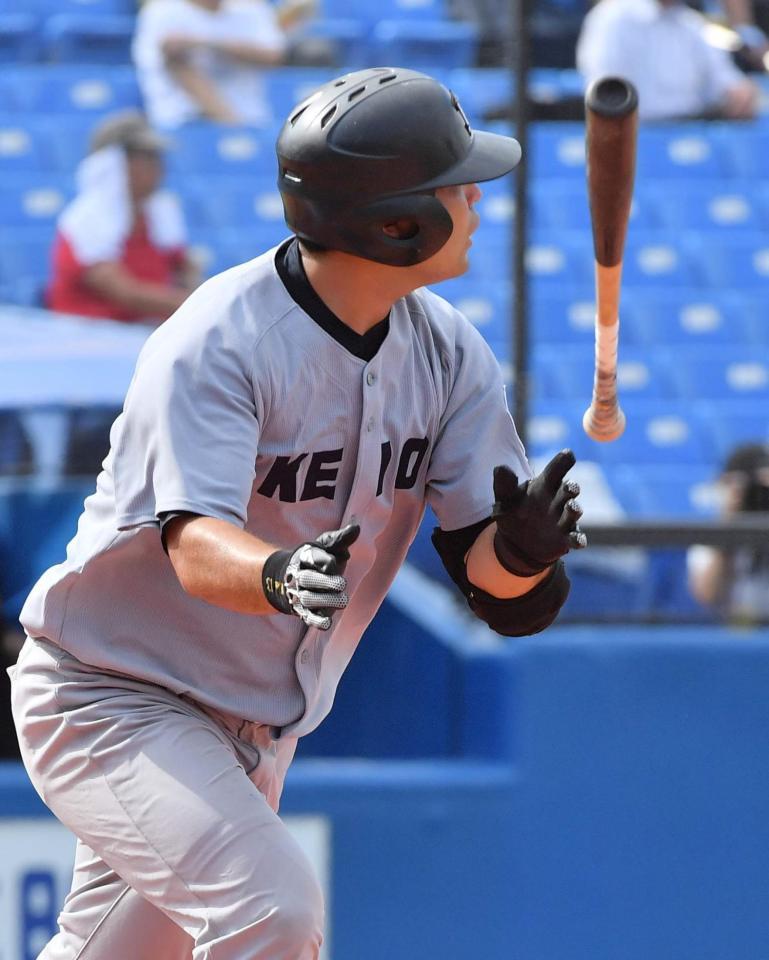 　３回、岩見が左越えに逆転３ランを放つ