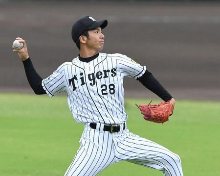 キャッチボールをする小野（撮影・田中太一）