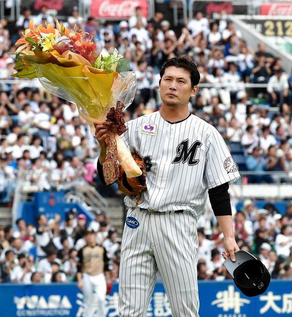 ロッテ 涌井が通算1500奪三振を達成 引退・井口の背番号6で花束