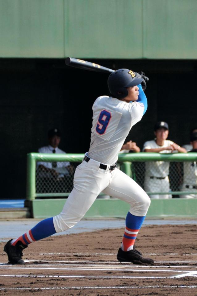 ５打数５安打の活躍で勝利に貢献した花咲徳栄・野村