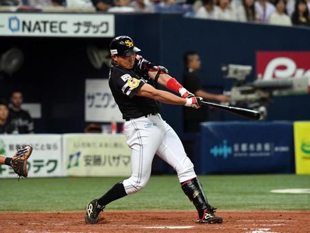 　３回、内川が中前適時打を放つ