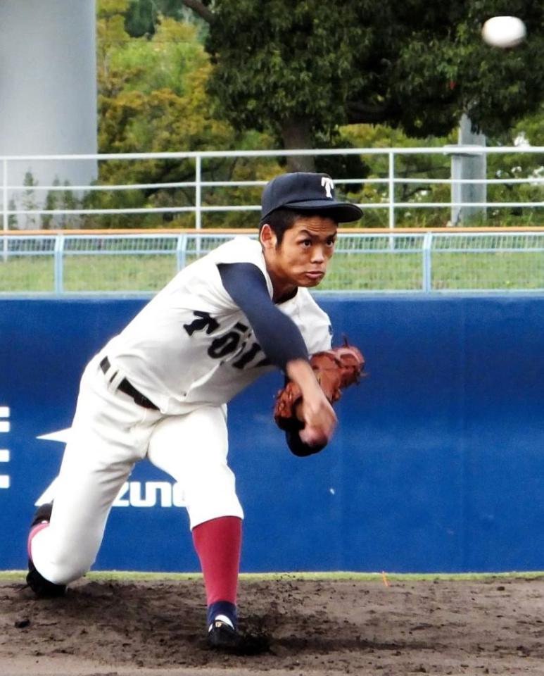 秋季大阪大会４回戦・大手前戦に先発した大阪桐蔭・根尾＝シティ信金スタ