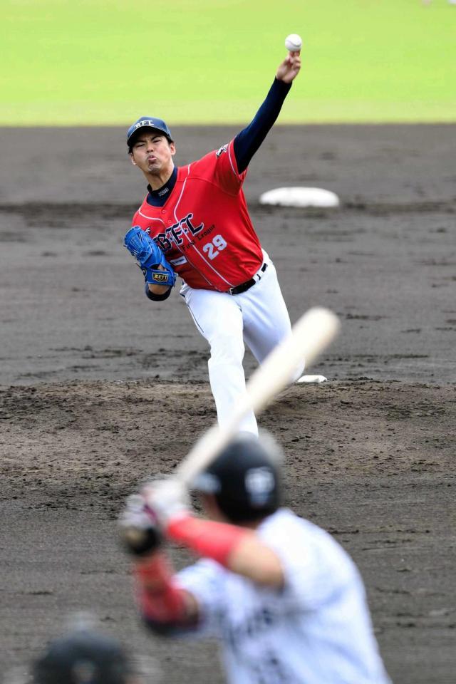 　古巣の阪神２軍打線を相手に力投する井川