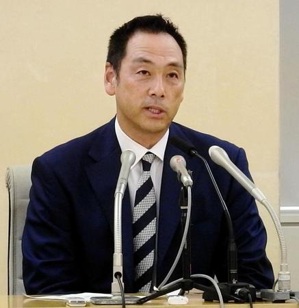 　東京都労働委員会に不当労働行為救済の申し立てをして会見を行った日本プロ野球選手会・森事務局長