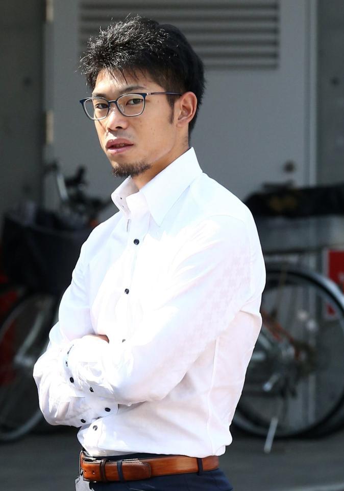 　真剣な表情で質問に答える又吉