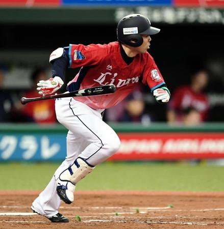 ３回、適時打を放つ西武・秋山翔吾＝メットライフドーム（撮影・棚橋慶太）