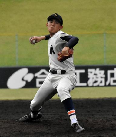 秋季香川県大会決勝、７安打２失点の好投を見せた英明のエース・黒河