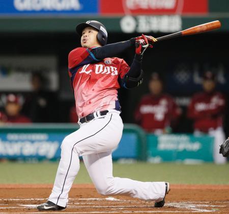 　１回西武１死一塁、浅村が左越えに先制２ランを放つ＝メットライフドーム