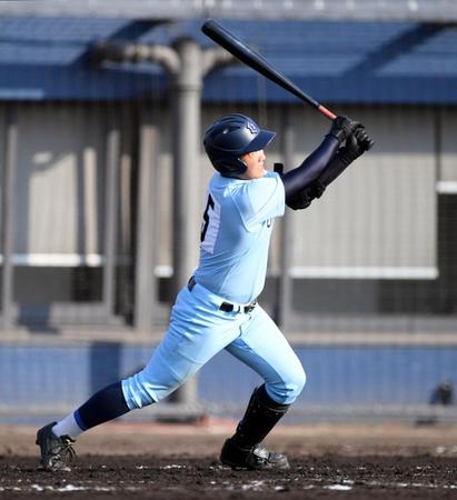 　２回、近江・山田は左越えに先制ソロを放つ