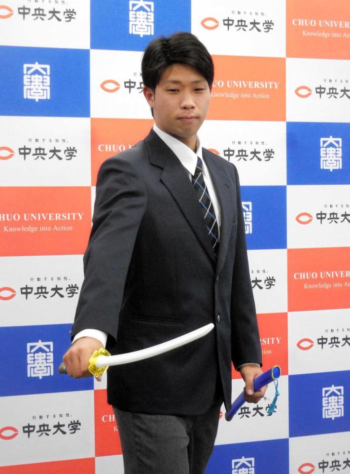 　指名あいさつを受けた鍬原