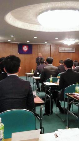 「高校野球・甲子園塾」で講演を行う報徳学園の前監督・永田氏＝大阪市内の中沢佐伯記念野球会館