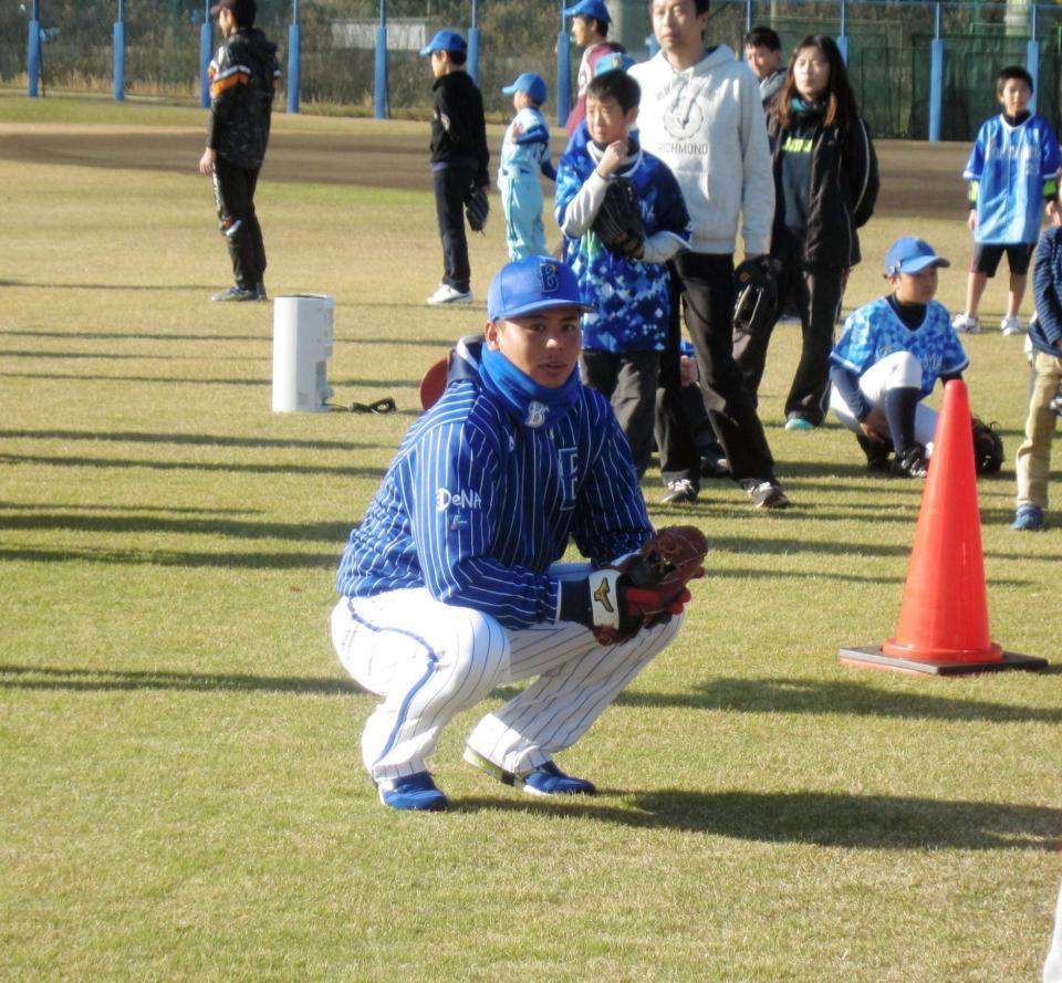 野球教室に参加したＤｅＮＡ・浜口＝横須賀市のベイスターズ球場