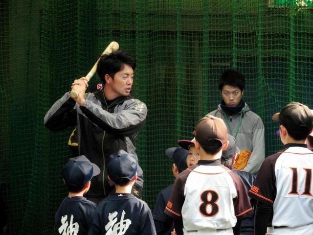 ヤクルト　西田、谷内、上田が１００人の野球少年を指導「みんなうまくてビックリ」