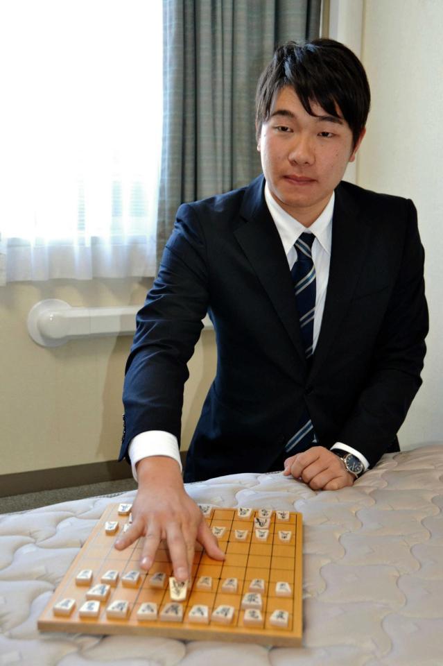 　将棋盤を持参して入寮した松本