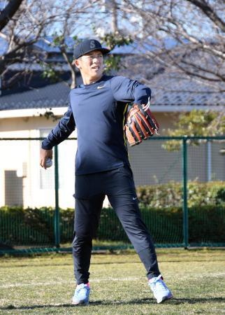 西武復帰の松井が自主トレ公開 ２５年目、現役最年長野手