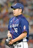 　１回、先頭打者の川島への初球が反則投球と宣告された西武・菊池＝１７年８月２４日