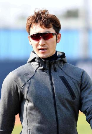 自主トレで調整を進める伊藤光（撮影・佐藤厚）