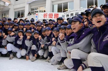 　出場が決まり意気込む花巻東ナイン