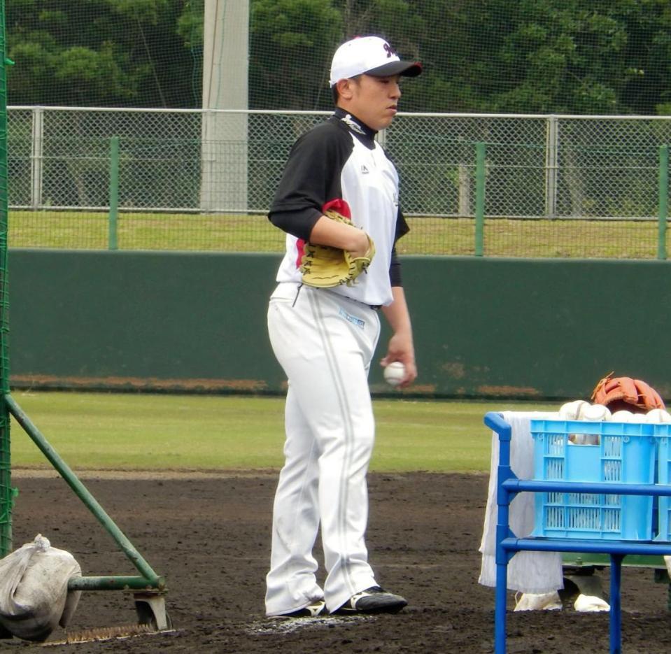 フリー打撃に登板した前ＳＢの大隣