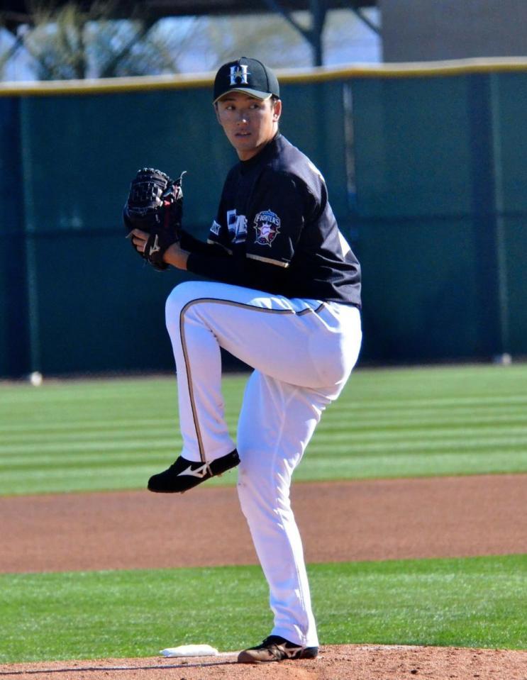 打撃投手を務める斎藤佑