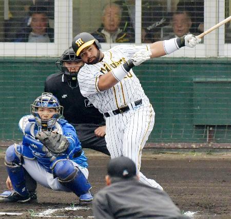 阪神のロサリオ、衝撃デビュー 第１打席初球を２点本塁打