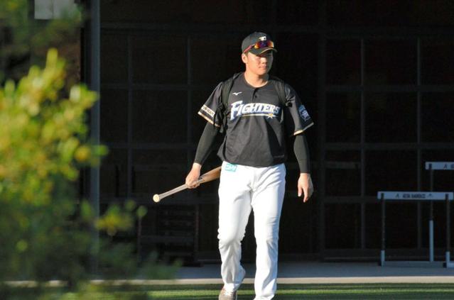 日本ハム清宮、バット右手に登場　午後からの練習試合で“プロデビュー”濃厚