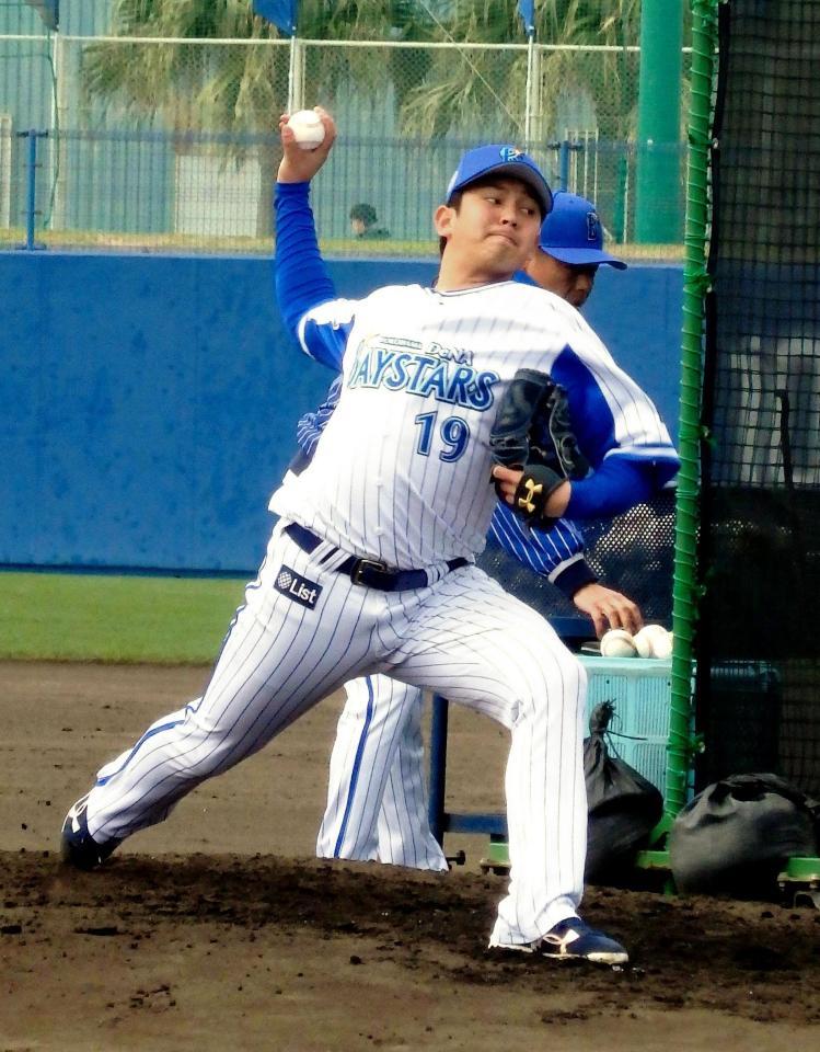 フリー打撃に登板した山崎