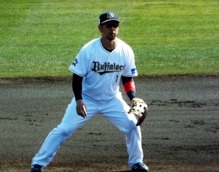 紅白戦に三塁の守備に就いた中島