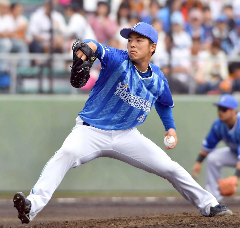 ６回から２番手で登板した桜井　