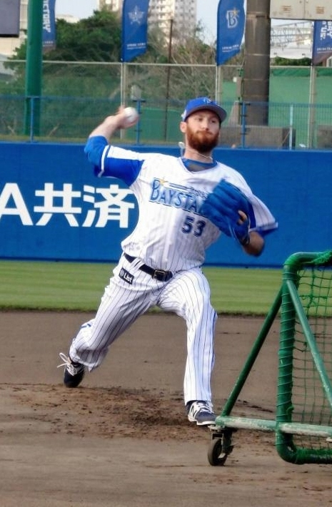 キャンプ最終日に打撃投手で登板したＤｅＮＡ・パットン＝沖縄・宜野湾