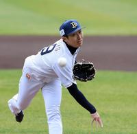 先発し力投するオリックス・金子千尋＝ほっともっとフィールド神戸（撮影・山口登）