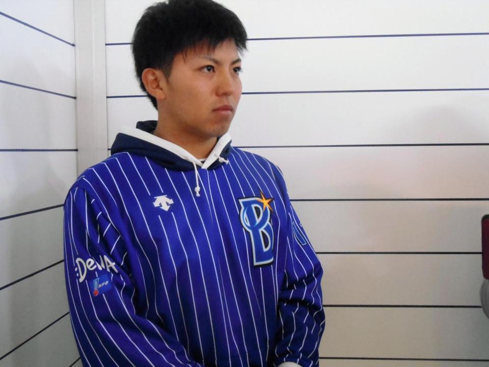 調整後、取材に応じる東＝横浜スタジアム