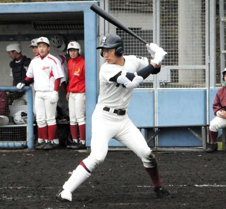 　関西学院との練習試合で本塁打を放った大阪桐蔭・根尾