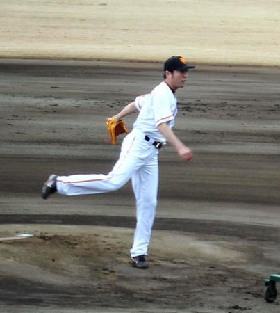 フリー打撃に登板した巨人・上原