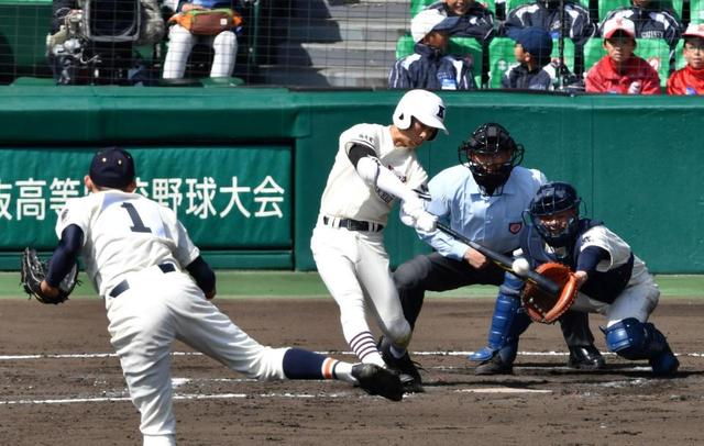 国学院栃木　背番号１７毛塚が決勝の２点三塁打