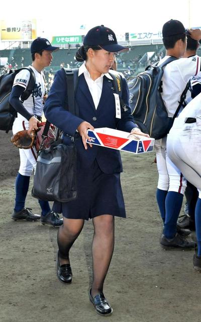 【写真】ＣＡ風制服が話題　日本航空石川の元女子球児マネ