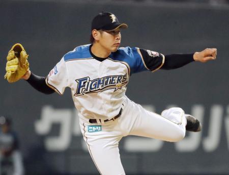　ヤクルト戦に先発し、５回途中までを１失点の日本ハム・加藤＝札幌ドーム