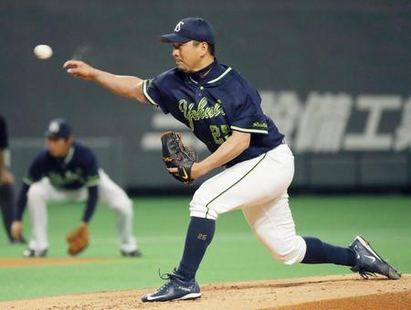 　日本ハム戦に先発し、４回途中までを１失点のヤクルト・館山＝札幌ドーム