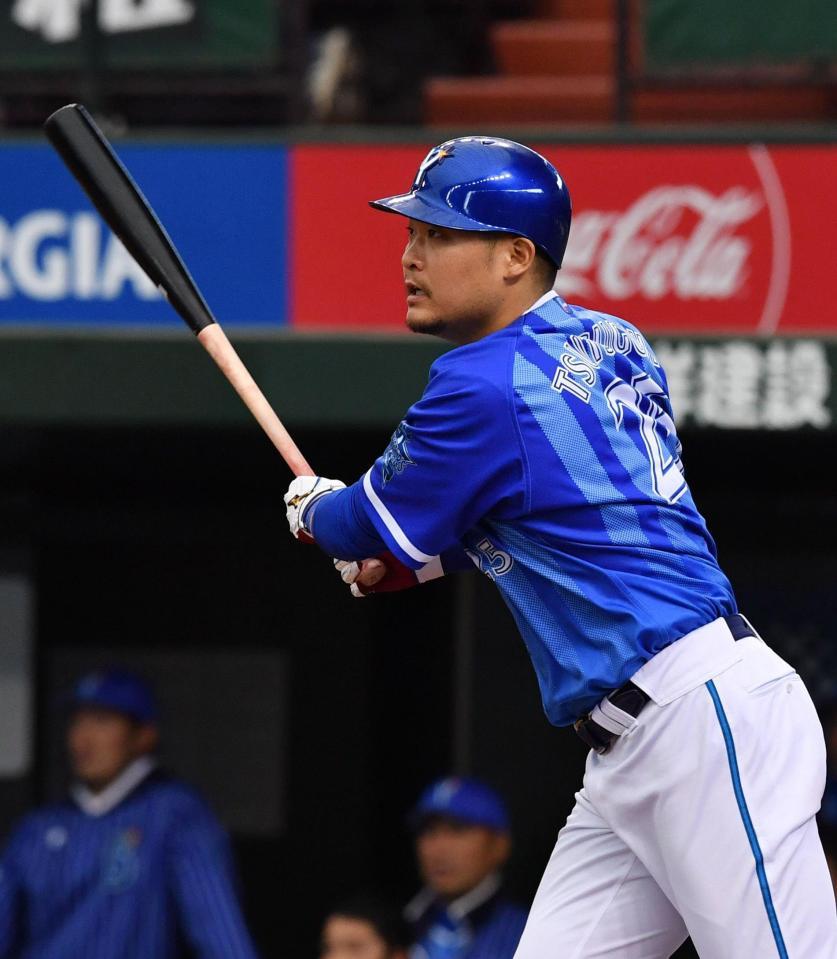 　３回、先制の２点適時二塁打を放つＤｅＮＡ・筒香