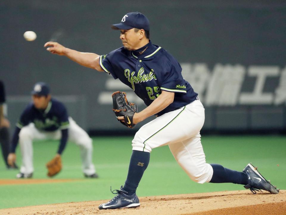 　日本ハム戦に先発し、４回途中までを１失点のヤクルト・館山＝札幌ドーム