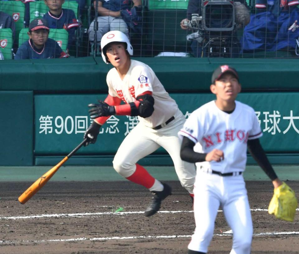 　６回、左越えにタイムリーを放つ藤村（投手・伊原）＝撮影・持木克友