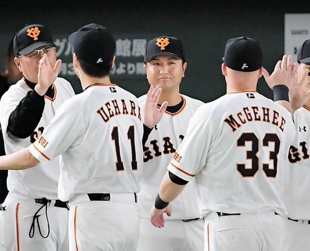 巨人 沢村が今季初登板で初勝利 岡本が4安打5打点の大暴れ