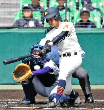 　２回、遊ゴロに倒れる川嶋（撮影・佐藤厚）