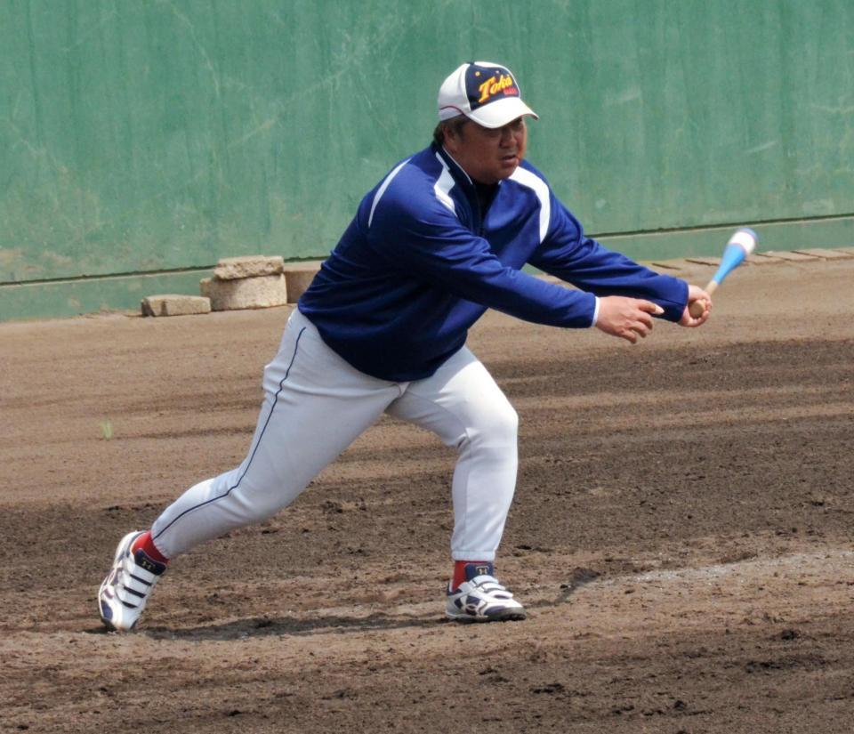 ノックをする東海大相模・門馬監督