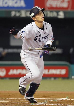 　６回西武２死一塁、外崎が右越えに２ランを放つ＝メットライフドーム