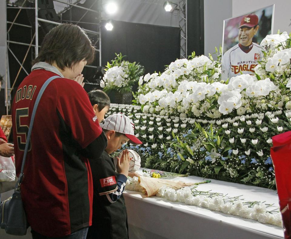 楽天 本拠地開幕戦で星野仙一副会長の背番号７７を着用 野球 デイリースポーツ Online