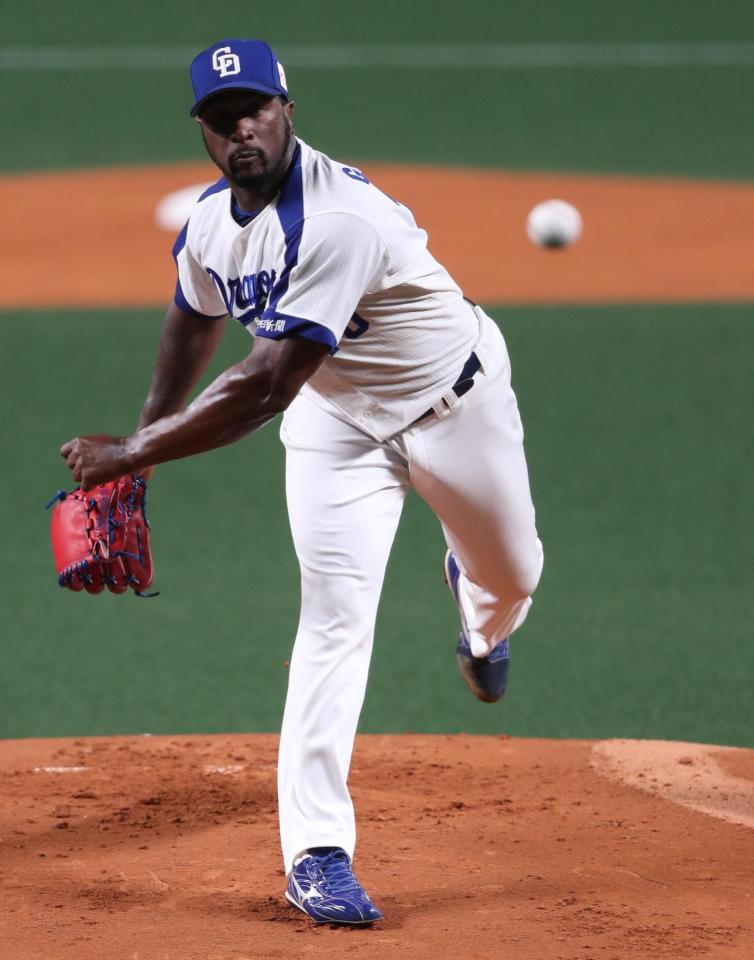 巨人打線を相手に力投する先発のガルシア＝ナゴヤドーム